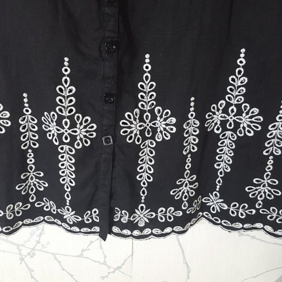 Edward Woman Black Linen Embroidered Square Neck Blouse - Picture 2 of 4